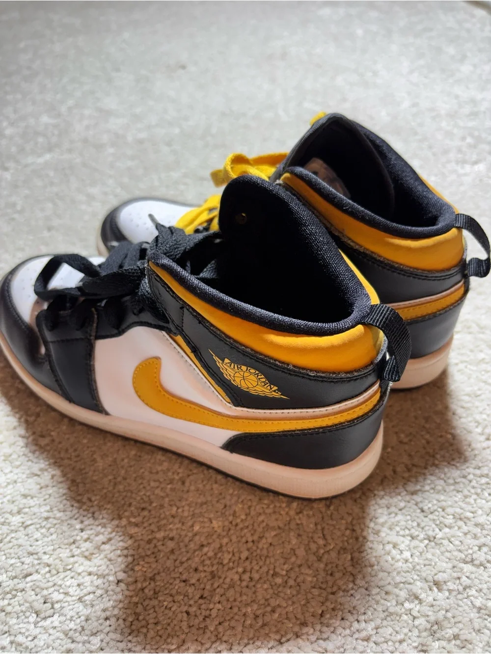 Nike Air Jordan 1 Retro Mid Pollen White Black 554724-177 Sz 3Y Boys Kids